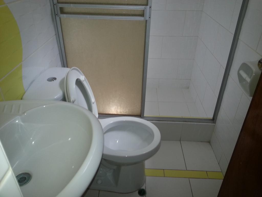 Hostal Puerto Ingles Ilo Buitenkant foto